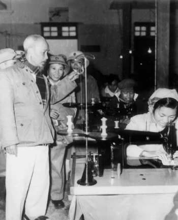 Uncle Ho visited workshop 1 - 1959