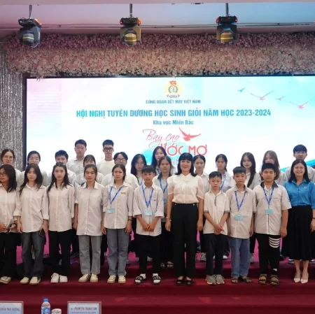 Garment 10’s employees were praised and rewarded by the Vietnam Trade Union