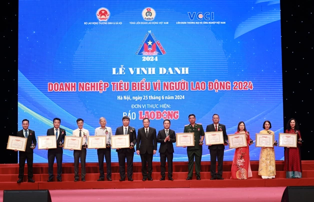 TCT Garment 10 was honored for the 10th consecutive time as “Typical Enterprise for Workers”
