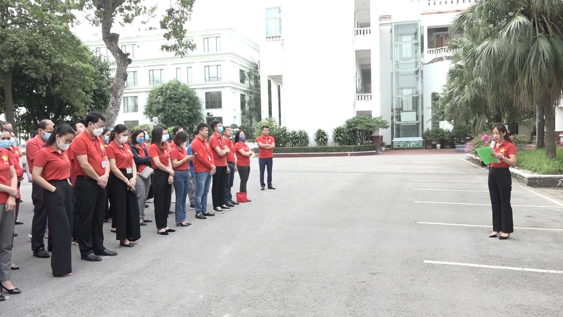 Nỗ lực của tập thể CBNV phòng Thiết kế thời trang trong việc hỗ trợ ra mắt 2 thương hiệu thời trang mới