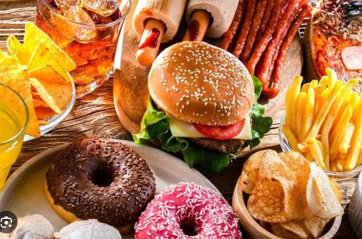 Bùng nổ ung thư đại trực tràng, liên quan đồ ăn vặt