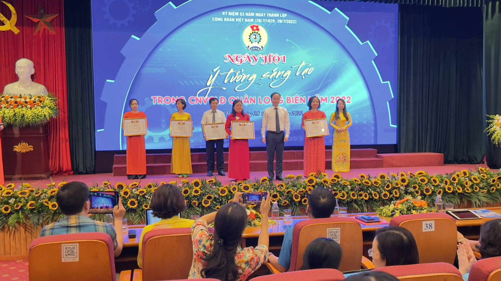TCT May 10 giành nhiều giải thưởng trong ngày hội ý tưởng sáng tạo trong CNVCLĐ quận Long Biên năm 2022