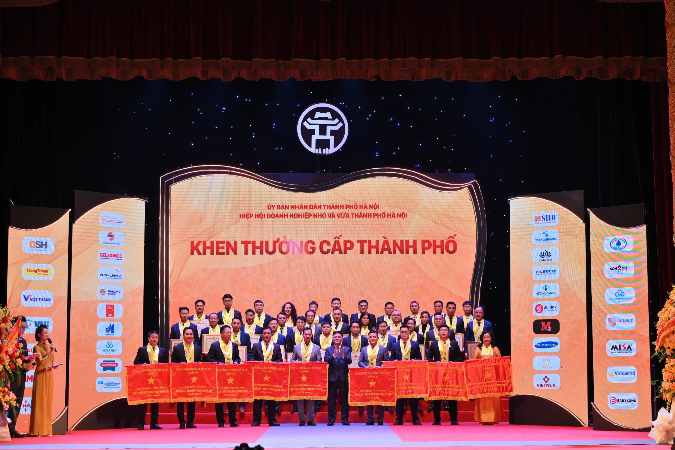MAY 10 ĐƯỢC TÔN VINH DOANH NHÂN, DOANH NGHIỆP THĂNG LONG NĂM 2023