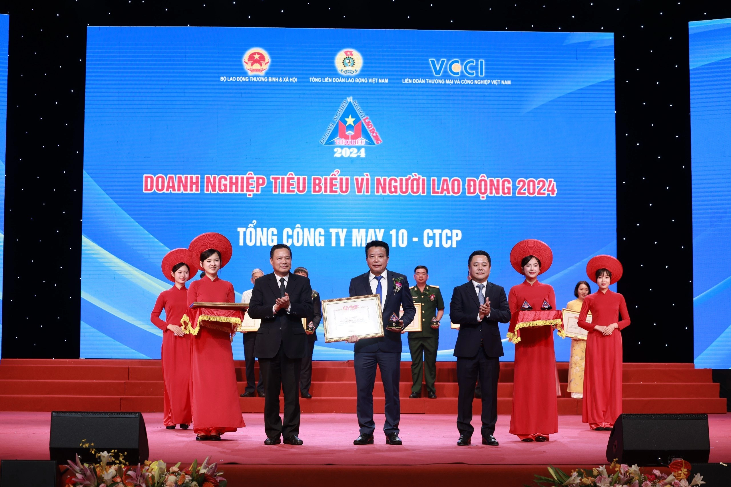 TCT May 10 vinh dự 10 năm liên tiếp được vinh danh “Doanh nghiệp tiêu biểu vì người lao động”