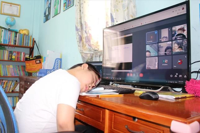 Học trực tuyến kéo dài: Rối loạn tâm thần rình rập