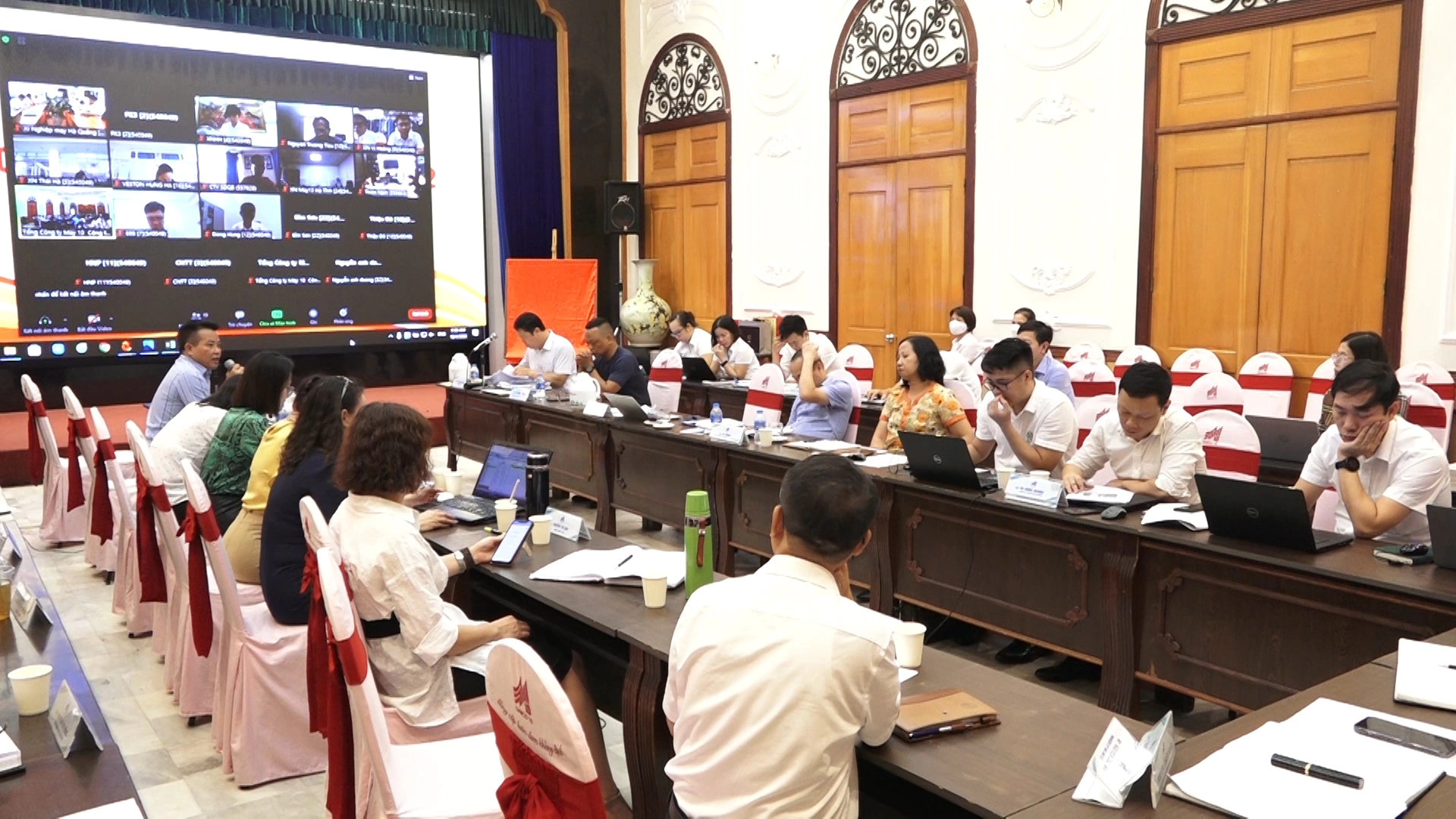 Sơ kết tình hình SXKD 9 tháng đầu năm: Chuyển đổi nhanh nhưng không giảm hiệu suất và năng suất.