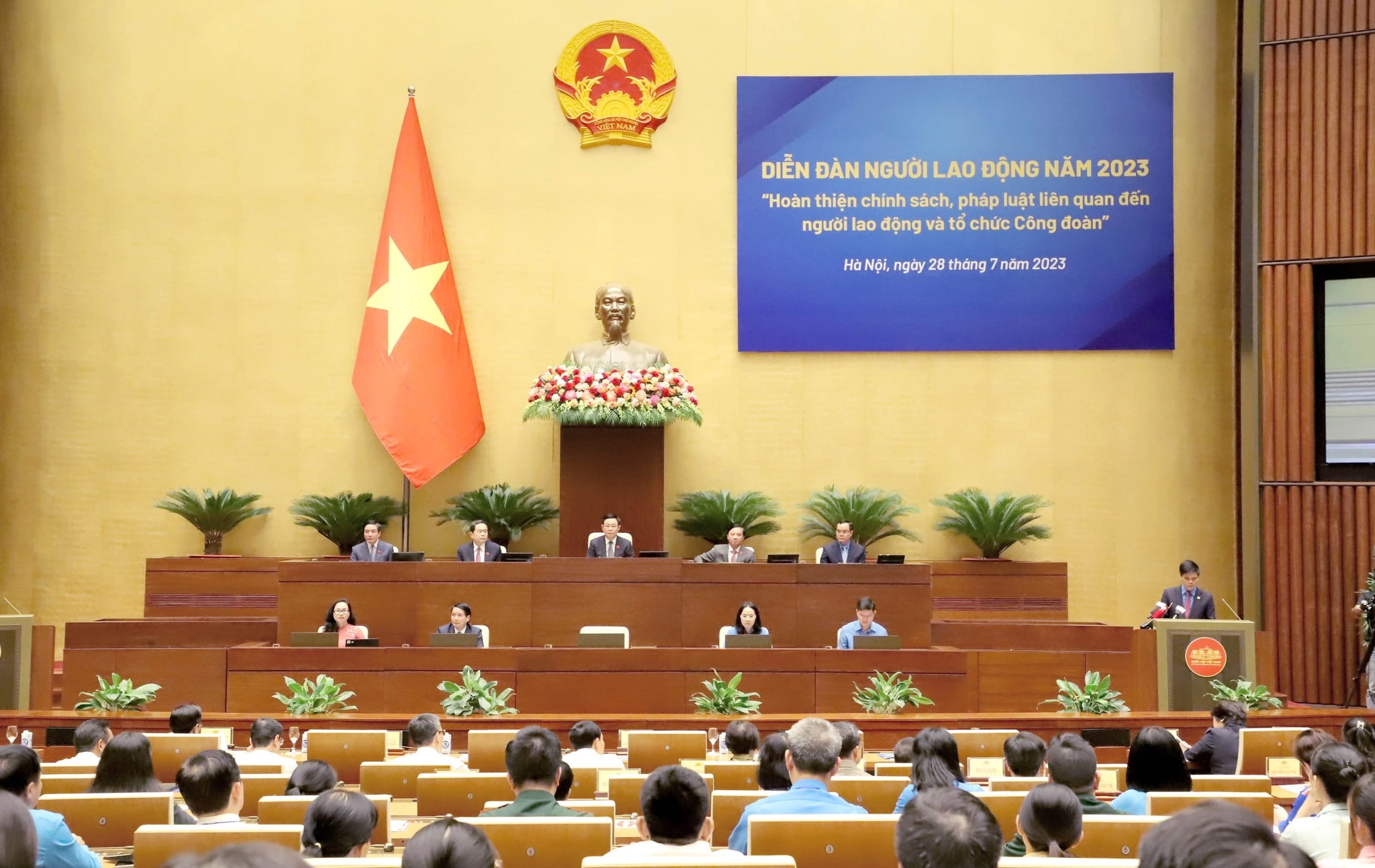 May 10 tham gia Diễn đàn người lao động năm 2023