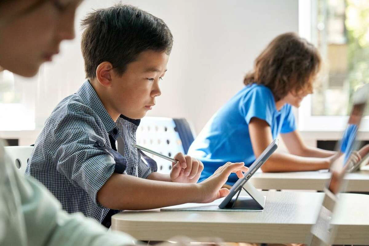7 hành vi mạo hiểm và tình trạng “bắt nạt trực tuyến” ở trẻ vị thành niên