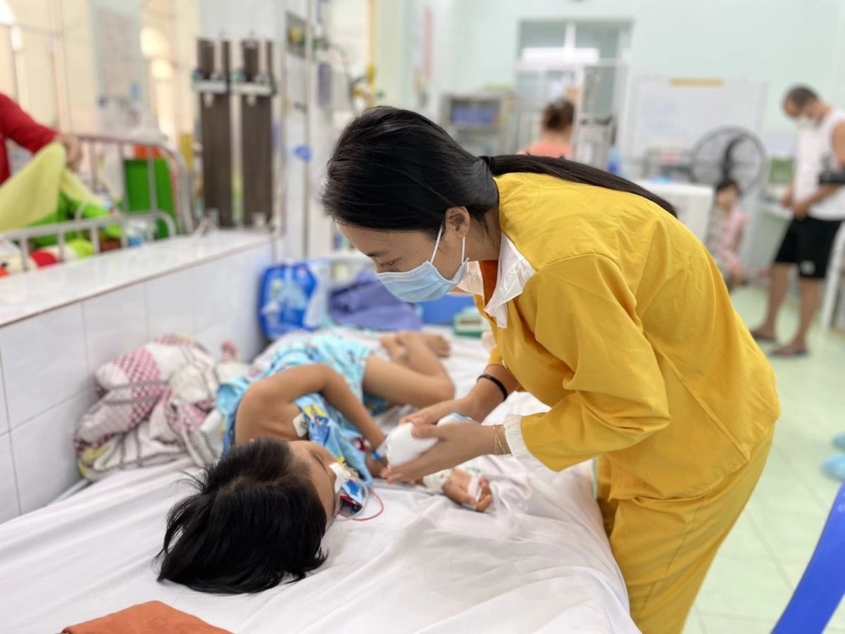 Trẻ đã là F0, có cần tiêm vaccine phòng Covid-19?