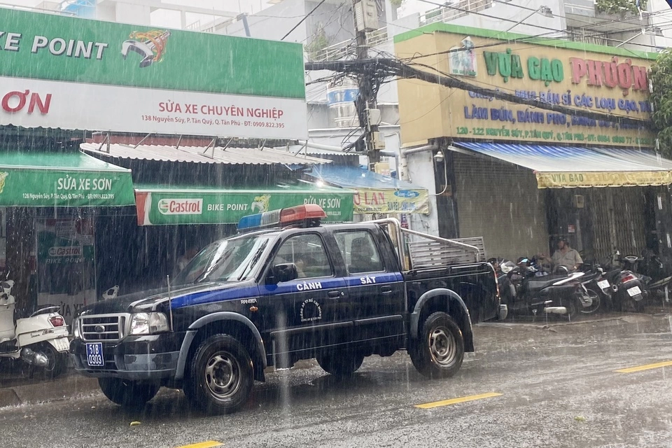 Cách phòng tránh điện giật trong lúc mưa lớn, gió giật mạnh