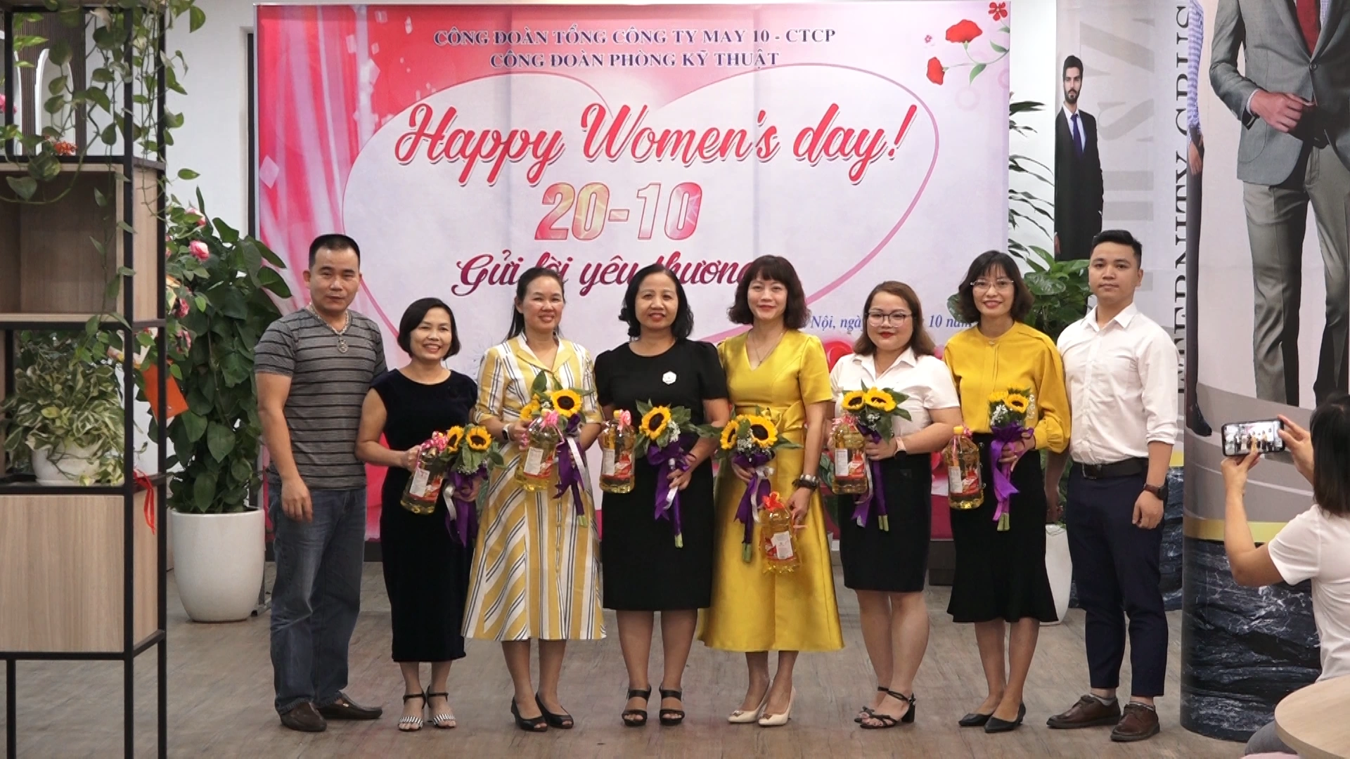 Những hoạt động ý nghĩa, thiết thực nhân dịp kỷ niệm ngày Phụ nữ Việt Nam 20/10 tại TCT May 10