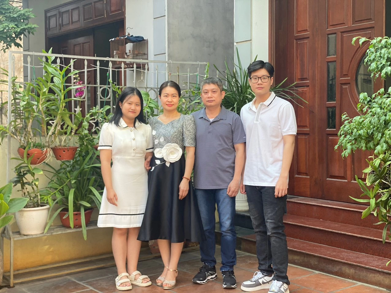 Gương sáng về “cô nuôi” yêu nghề mến trẻ Trường Mầm non May 10