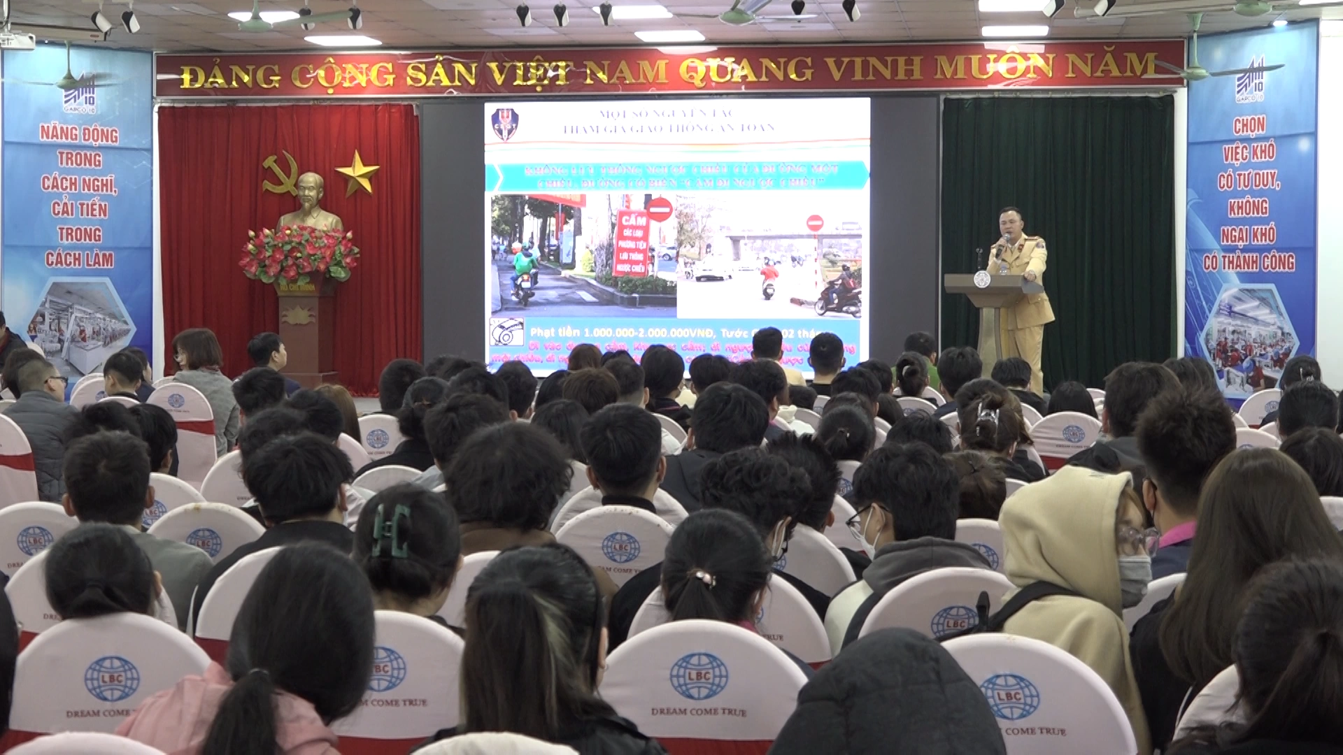 Tuyên truyền pháp luật an toàn giao thông tại Trường Cao đẳng nghề Long Biên