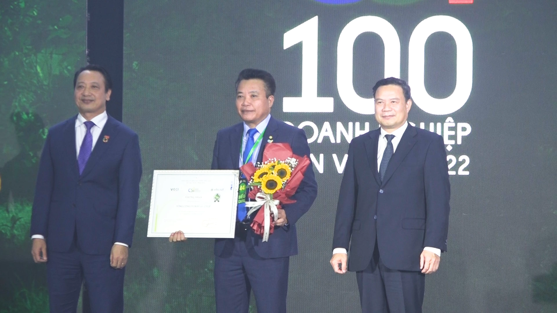 TCT May 10 được vinh danh Top 100 doanh nghiệp bền vững Việt Nam 2022