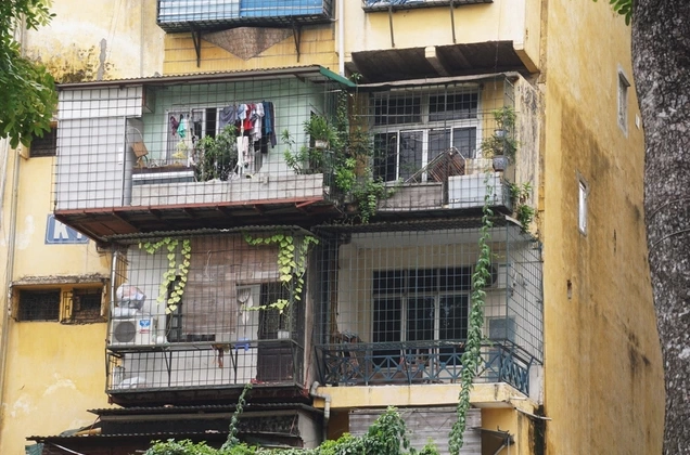 Hiểm họa từ khung sắt “chuồng cọp” bao quanh nhà