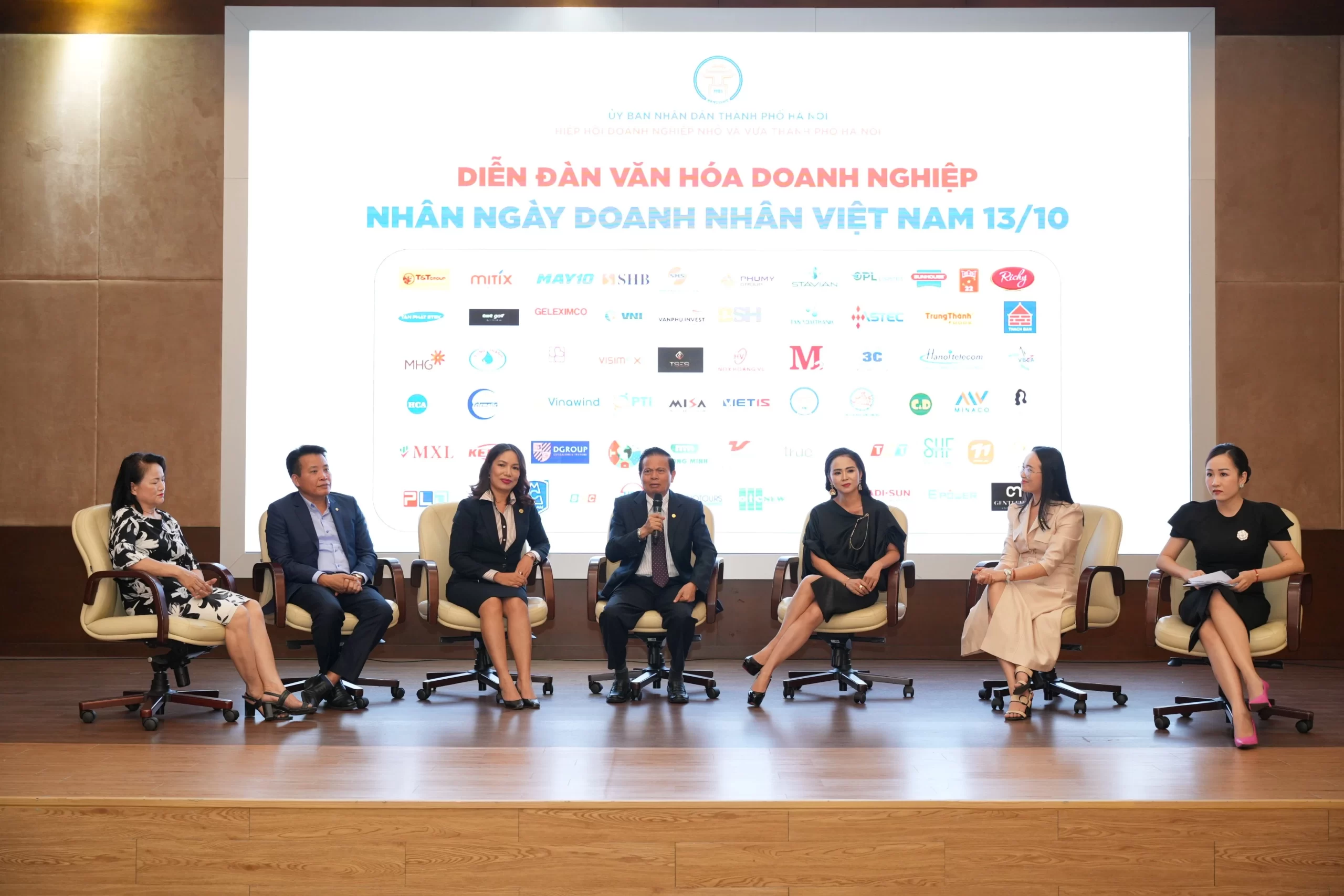 PHÓ TỔNG GIÁM ĐỐC MAY 10 THAM GIA TỌA ĐÀM TẠI DIỄN ĐÀN VĂN HÓA DOANH NGHIỆP CỦA HANOISME