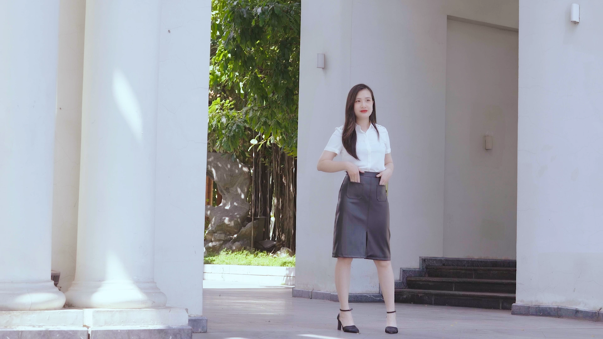 Phong cách thời trang may 10 số 4: Biến tấu cùng chiếc áo sơ mi trắng