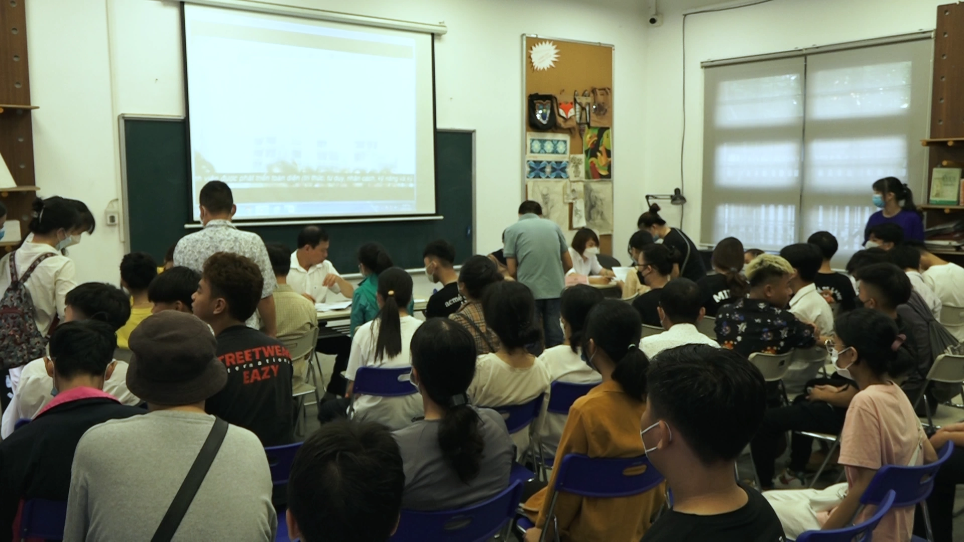 LBC đón tiếp sinh viên nhập học khóa K48