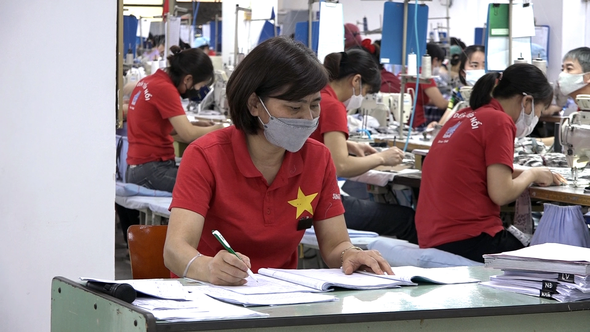 Tấm gương người tổ trưởng mẫn cán “Giỏi việc nước – Đảm việc nhà”