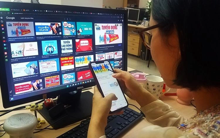 Dính mồi nhử ‘hoa hồng’ online, người phụ nữ ở Hà Nội bị lừa gần 1,4 tỷ đồng