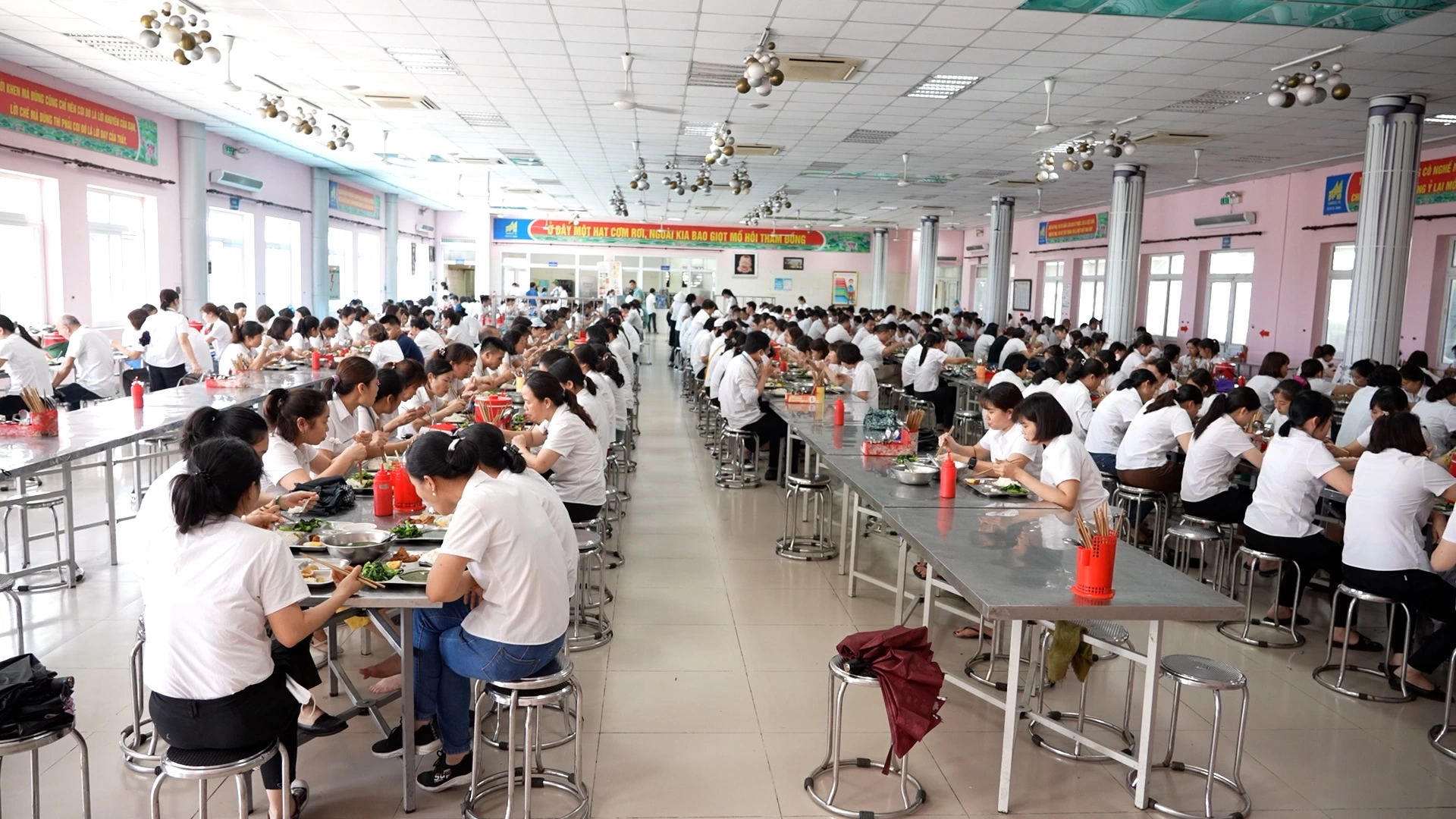 Nhà ăn ca TCT May 10 – Những điều bạn chưa biết!