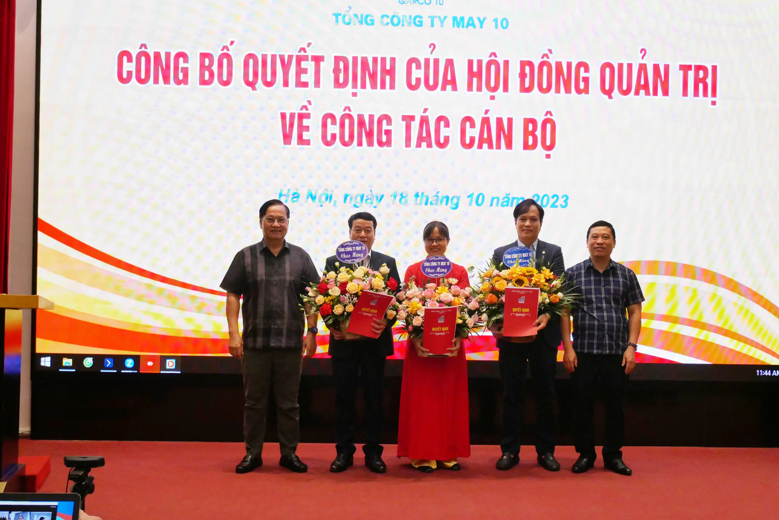 LỄ TRAO QUYẾT ĐỊNH BỔ NHIỆM CÁN BỘ QUẢN LÝ CẤP CAO CỦA MAY 10
