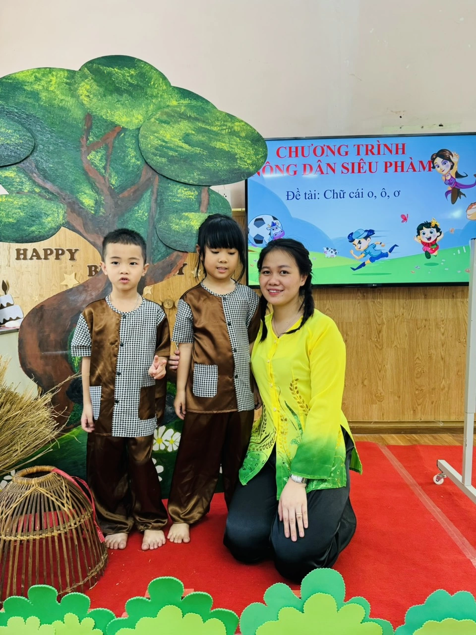 Cô giáo trẻ giàu lòng yêu nghề mến trẻ