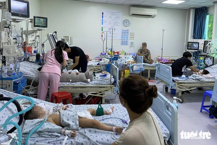 Trẻ mắc bệnh tay chân miệng dễ chuyển nặng, cảnh báo còn phức tạp