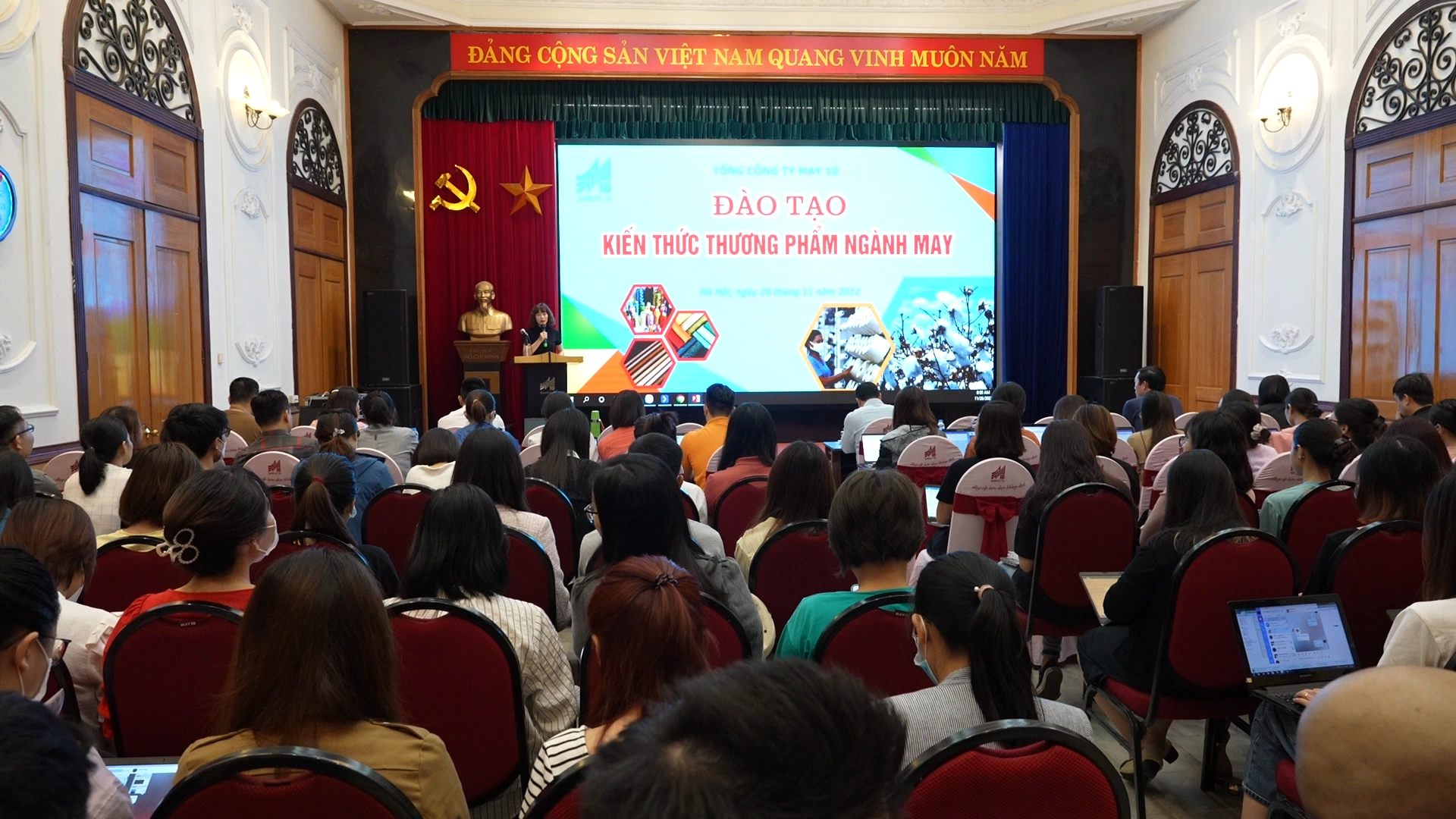 Tổ chức đào tạo kiến thức thương phẩm