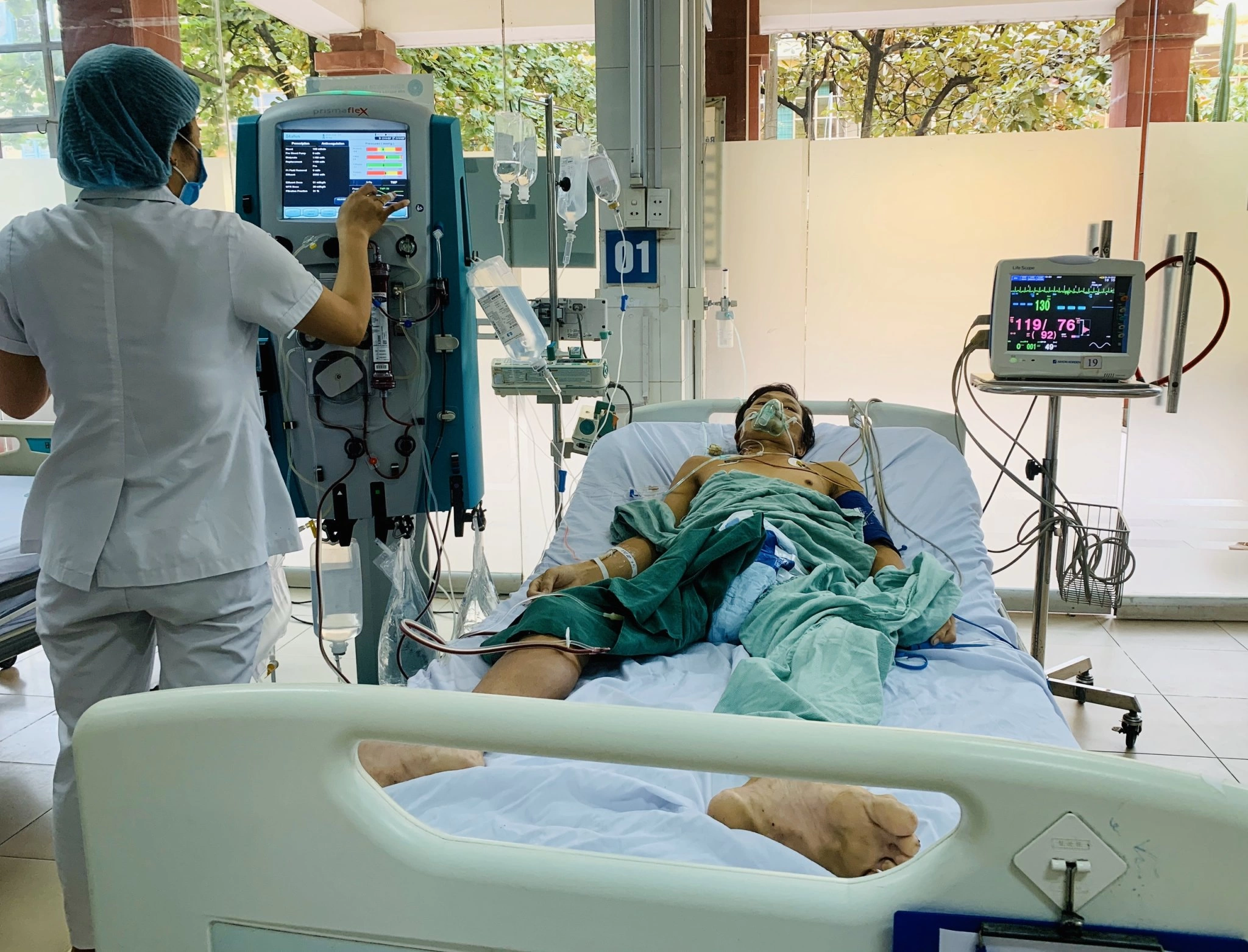 Sốc nhiễm khuẩn, suy đa tạng sau chầu rượu