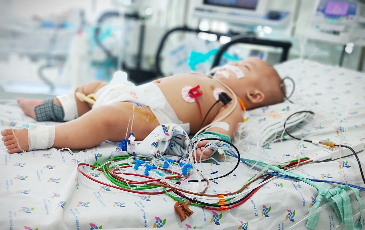 Bệnh tay chân miệng tăng cao ở Hà Nội, dấu hiệu cảnh báo nguy hiểm