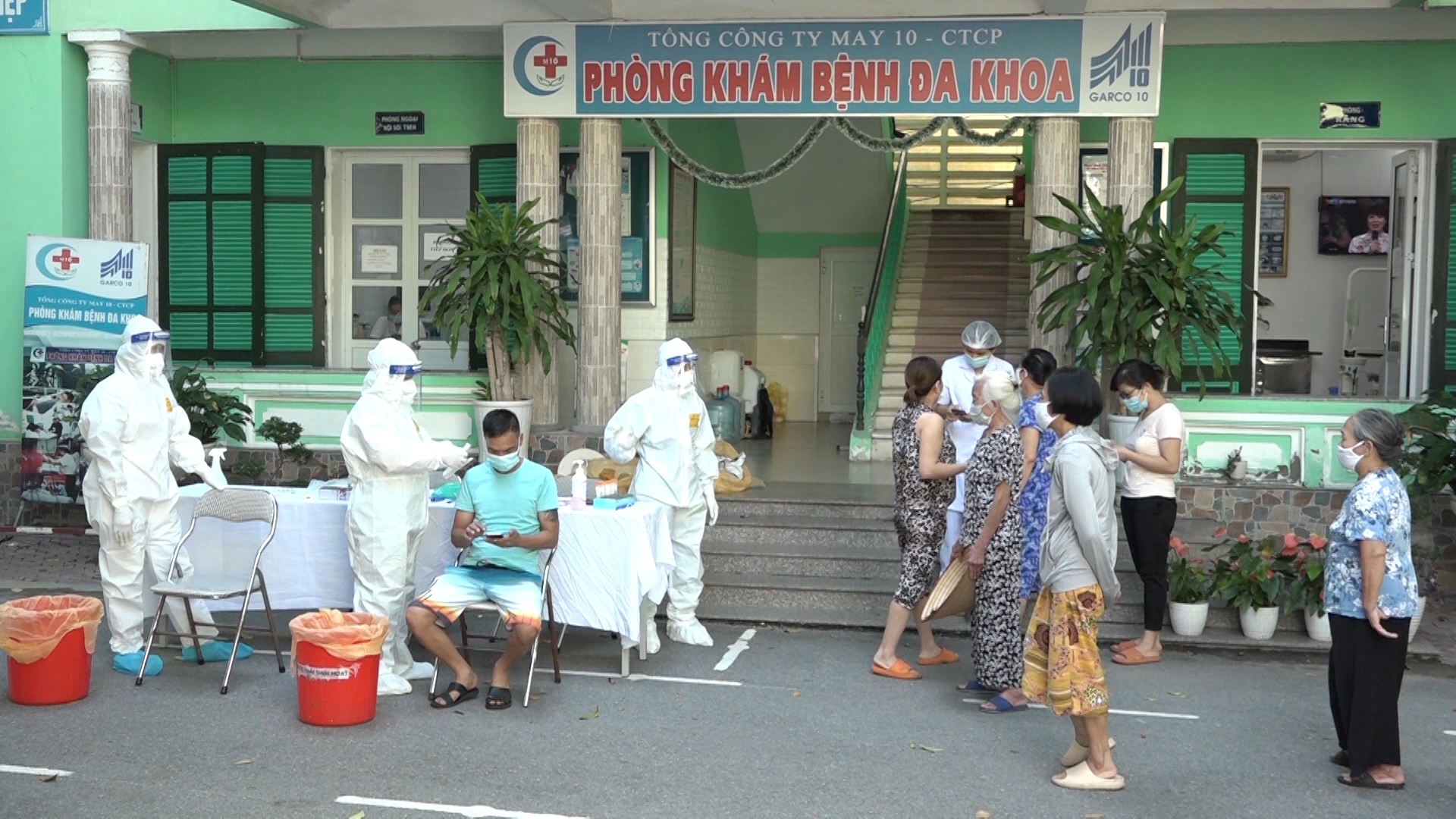 TRI ÂN ĐỘI NGŨ Y, BÁC SỸ PHÒNG KHÁM ĐA KHOA MAY 10