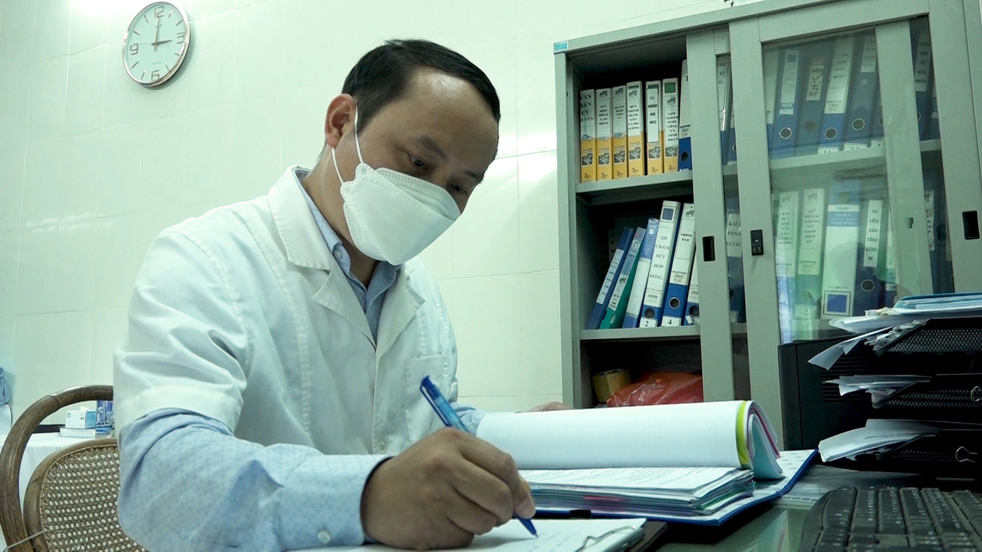 Y sỹ Phạm Quang Anh – Tấm gương sáng trong phòng, chống dịch Covid-19