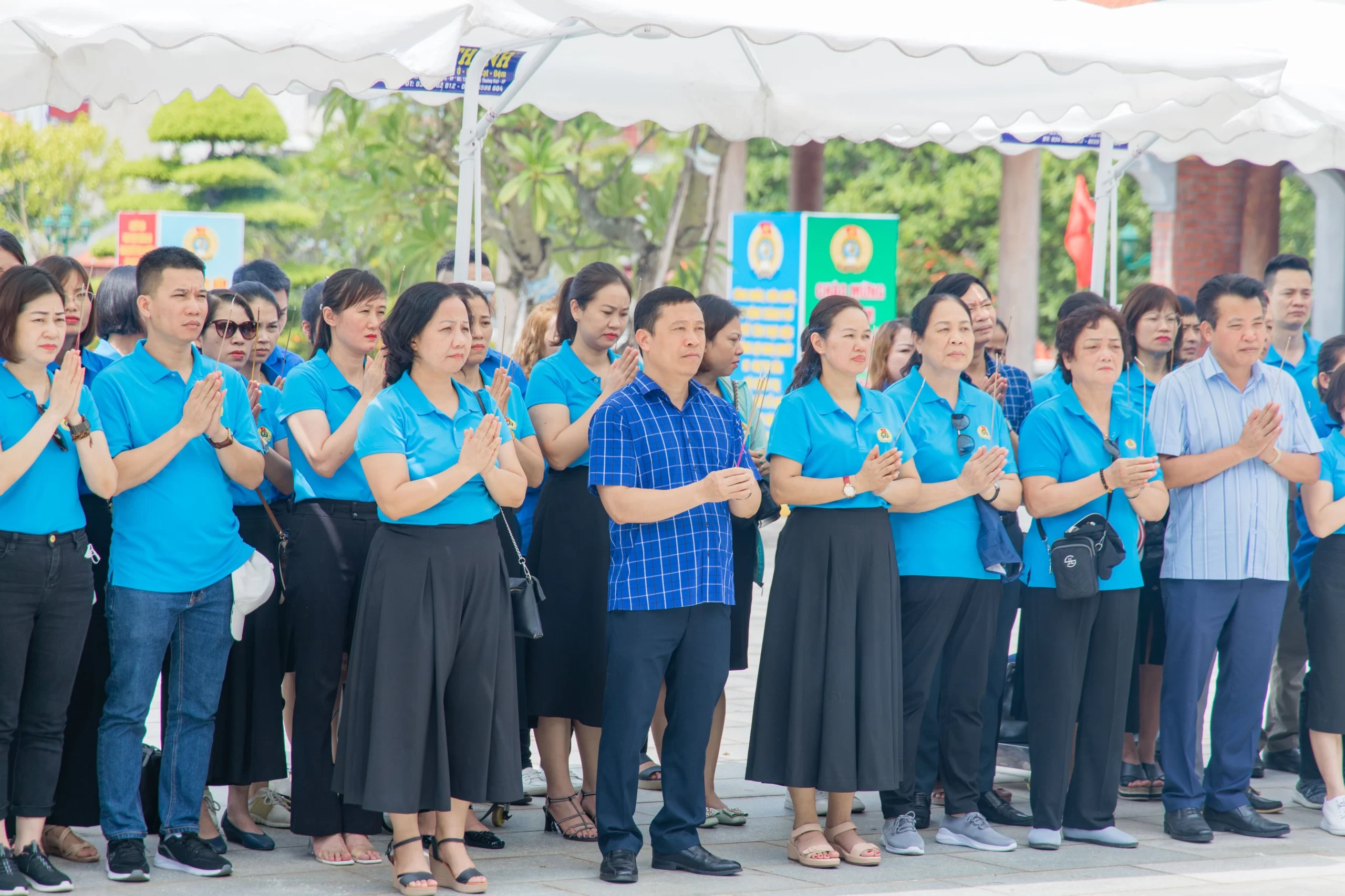 Công đoàn May 10 dâng hương tại đền thờ lãnh tụ Nguyễn Đức Cảnh
