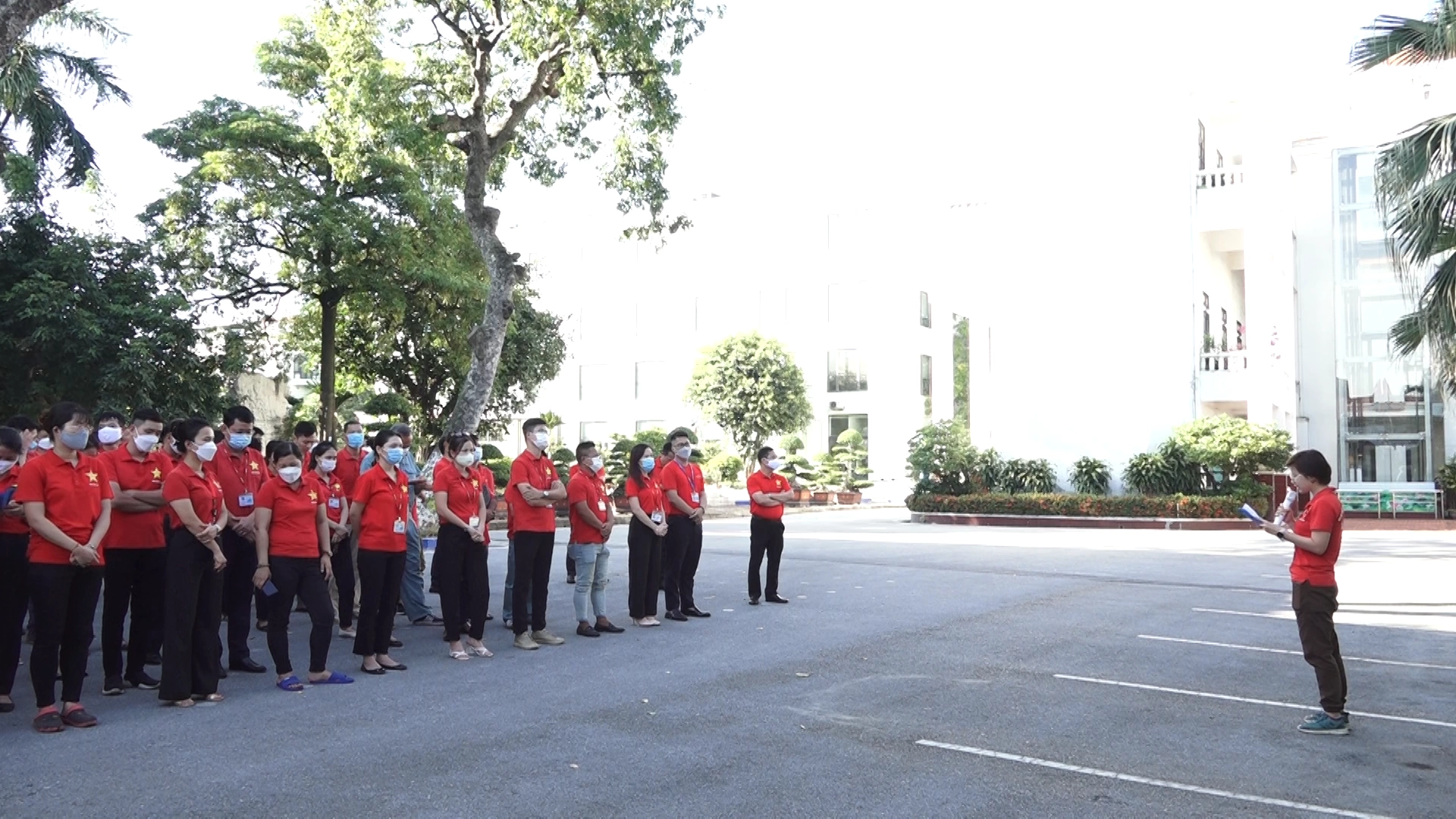 Nỗ lực của Phòng Thị trường 2 trong việc tìm kiếm và duy trì các đơn hàng sơ mi, veston