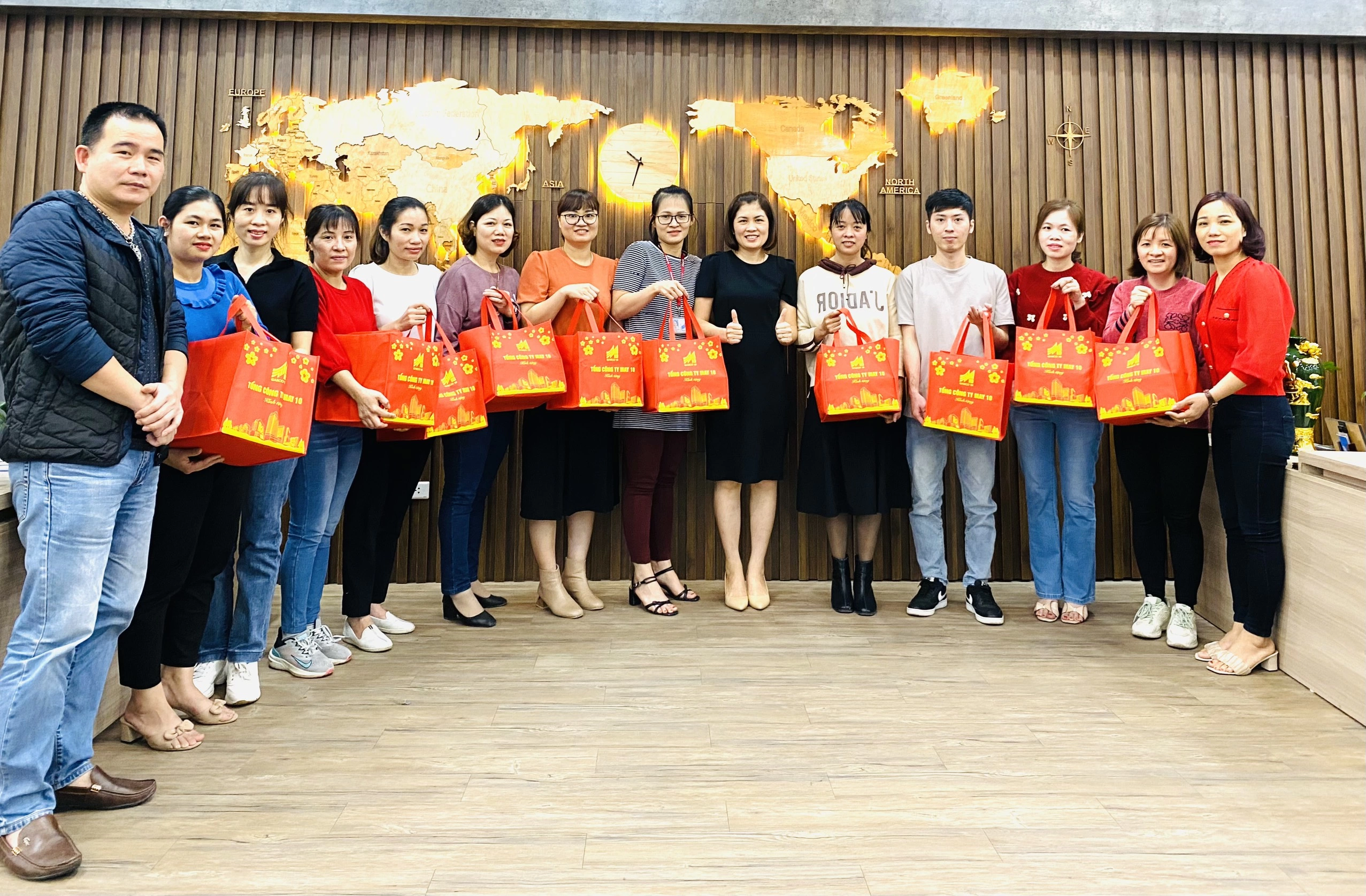 Công đoàn TCT gửi tặng 600 suất quà ý nghĩa cho cán bộ Công đoàn, Đoàn viên Công đoàn xuất sắc năm 2022