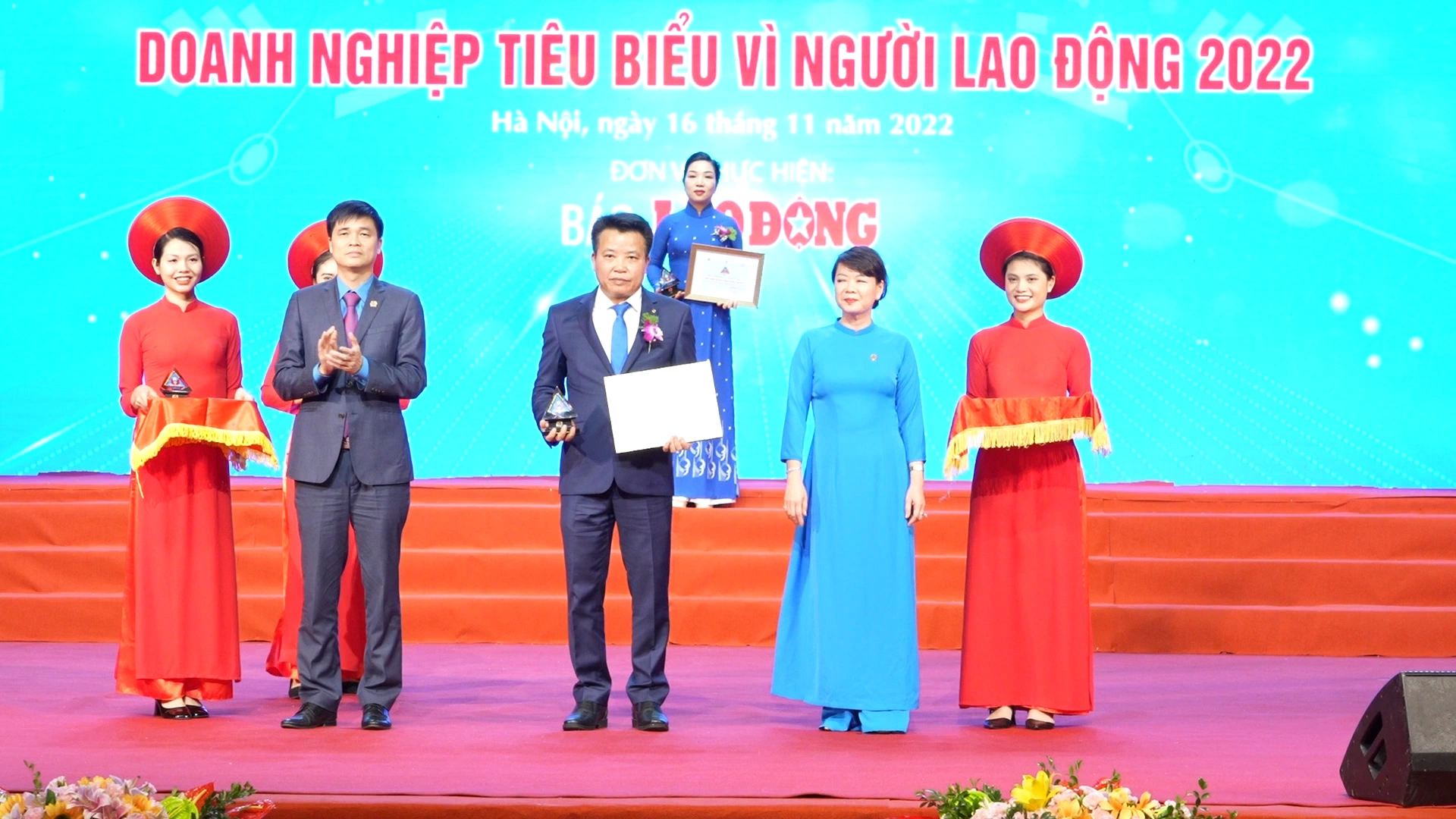 TCT May 10 lần thứ 7 liên tiếp được vinh danh “Doanh nghiệp tiêu biểu vì người lao động”