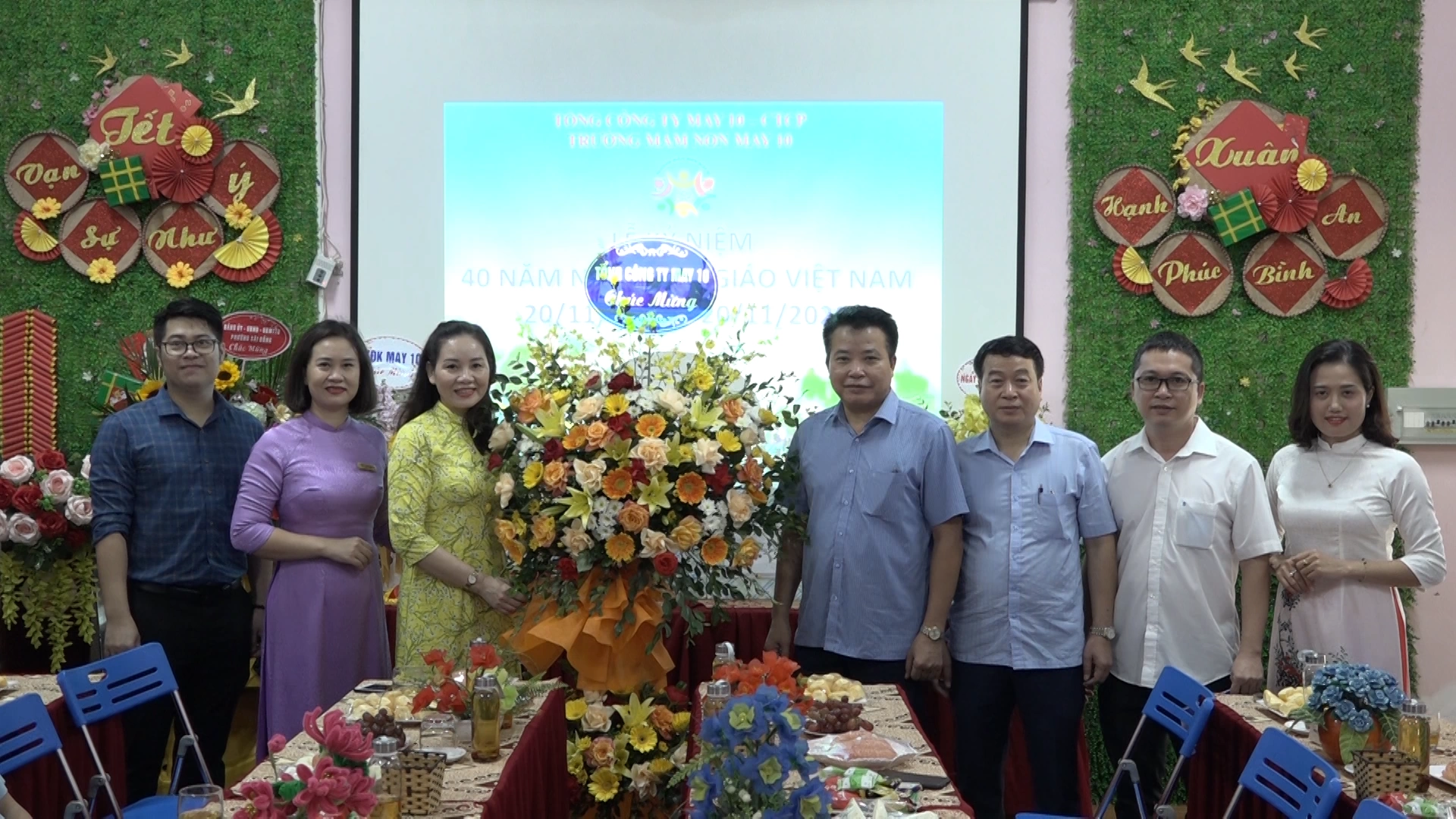 TCT May 10 chúc mừng các thầy cô giáo khối nhà trường, nhân kỷ niệm 40 năm ngày Nhà giáo Việt Nam