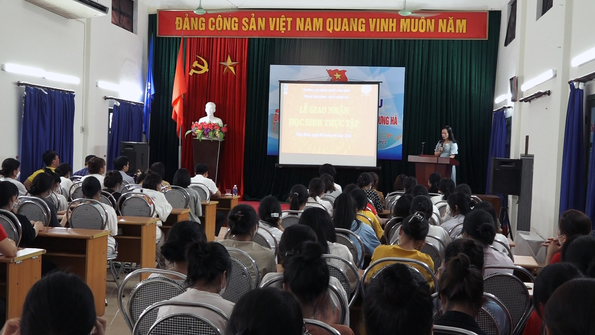Lễ bàn giao học sinh thực tập tại Xí nghiệp may Hưng Hà