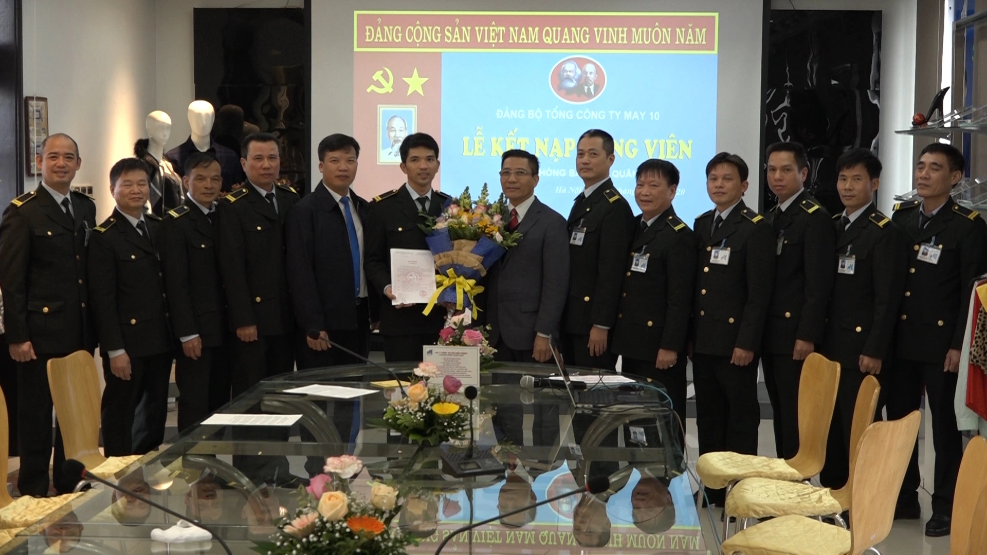 Những cống hiến thầm lặng của người bảo vệ mẫn cán