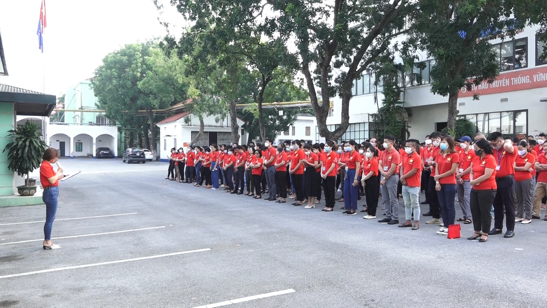 Nỗ lực tìm kiếm đơn hàng, vượt qua thách thức