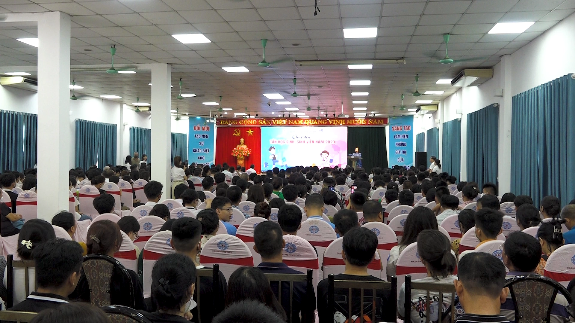LBC tổ chức lễ nhập học – chào đón tân HSSV khóa 49