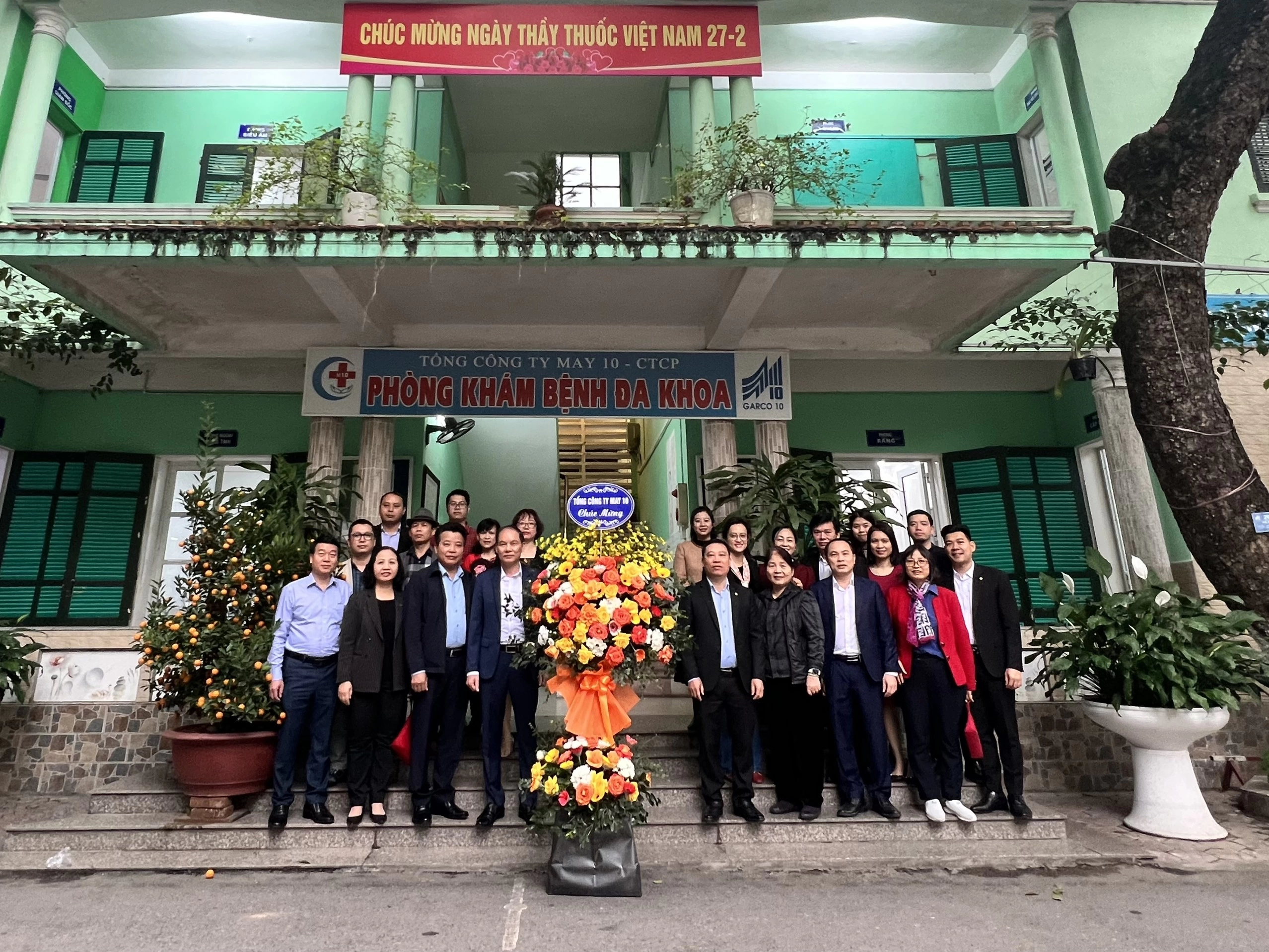 Chúc mừng tập thể Y, Bác sỹ Phòng khám bệnh đa khoa May 10