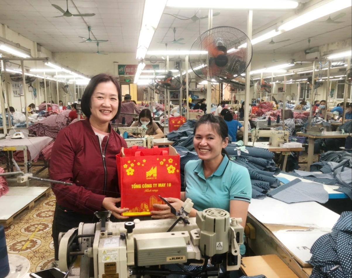 Người cán bộ Công đoàn với tinh thần làm gương