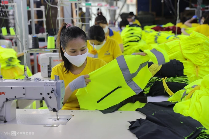 cong-nhan-may-dony-quynh-tran-9370-2557-1659139858 Sản xuất tại công ty may ở TP HCM. Ảnh: Quỳnh Trần