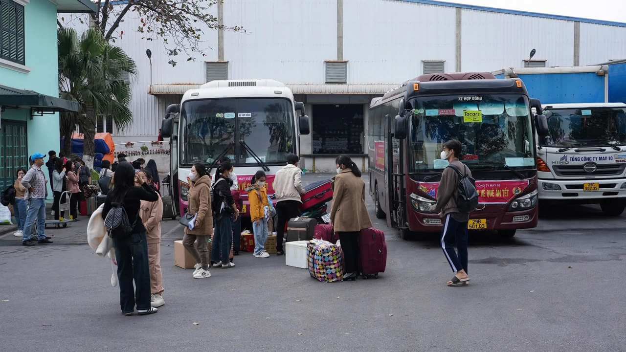 May 10 – “chuyến xe yêu thương” đưa người lao động về quê đón Tết