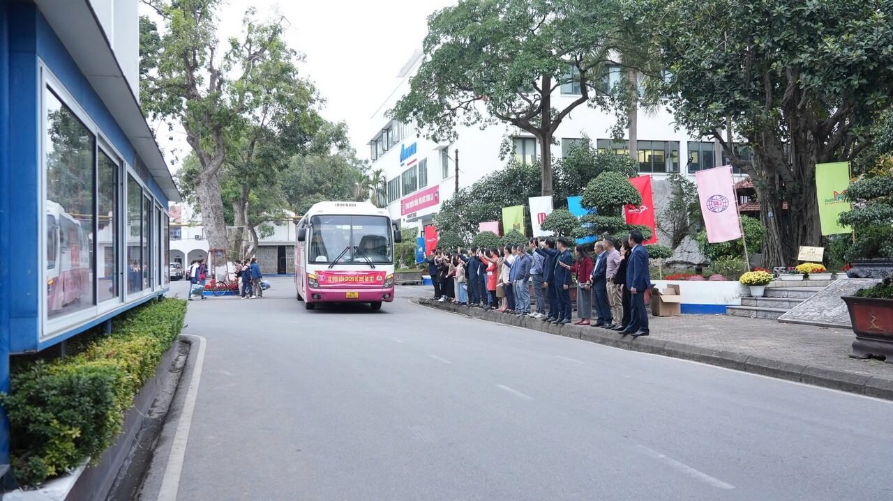 May 10 – “chuyến xe yêu thương” đưa người lao động về quê đón Tết