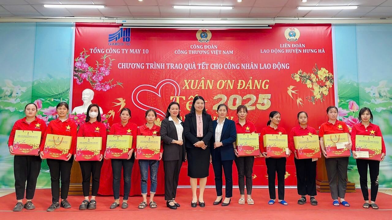 Thứ trưởng Bộ Công Thương thăm và tặng quà tết cho người lao động  XNVT Hưng Hà và XN Hưng Hà