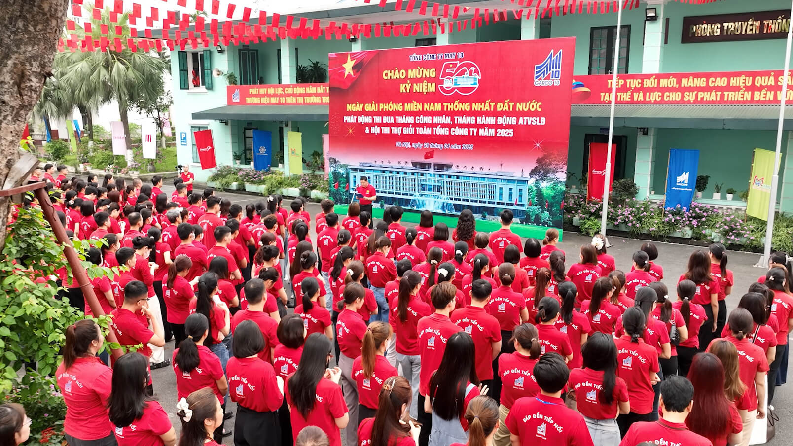 Tự hào May 10 hướng về 50 năm Ngày Giải phóng miền Nam, thống nhất đất nước
