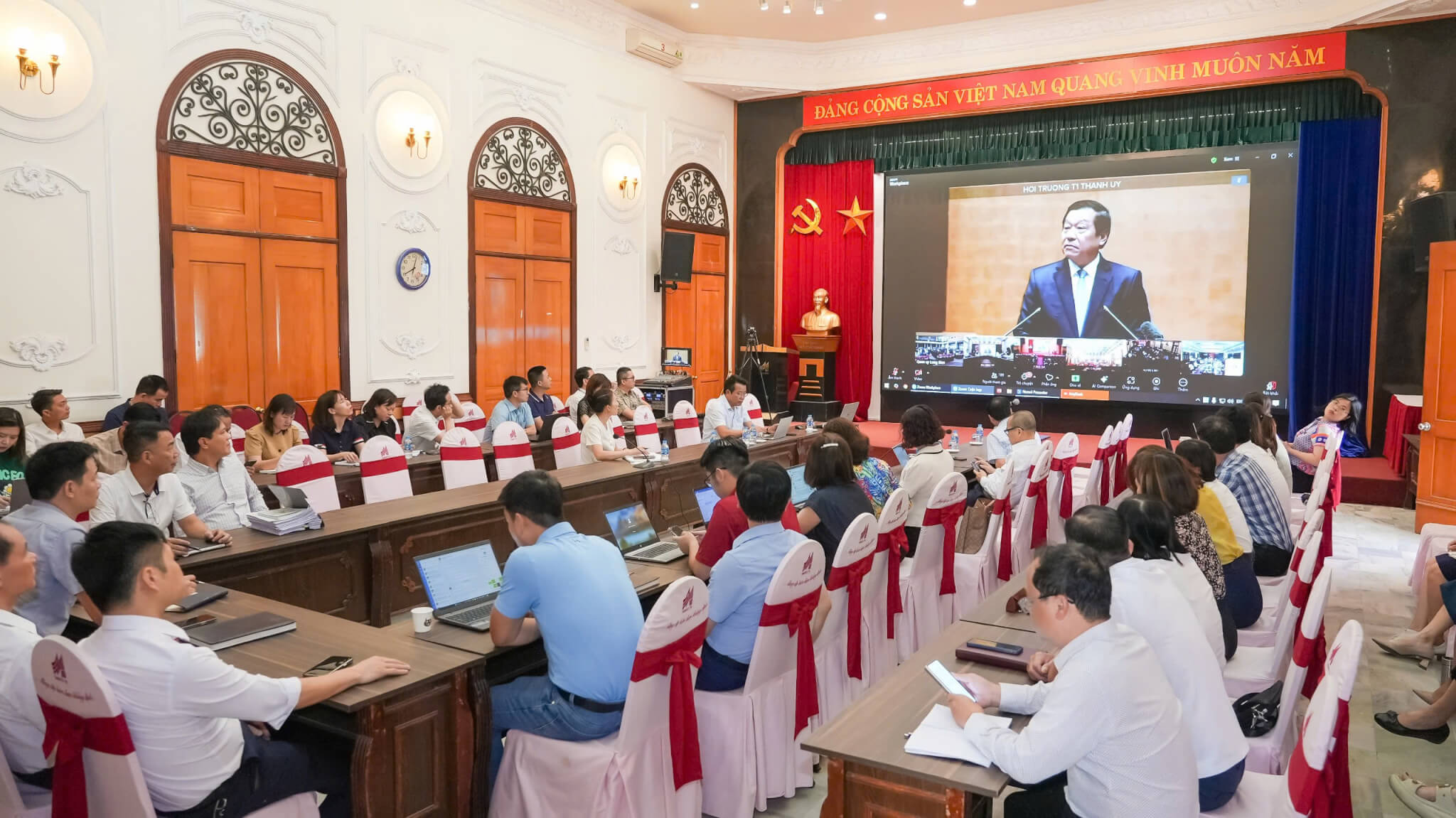Đảng ủy Tổng Công ty May 10 tiếp sóng Hội nghị toàn quốc quán triệt, triển khai thực hiện Nghị quyết Hội nghị Trung ương 11